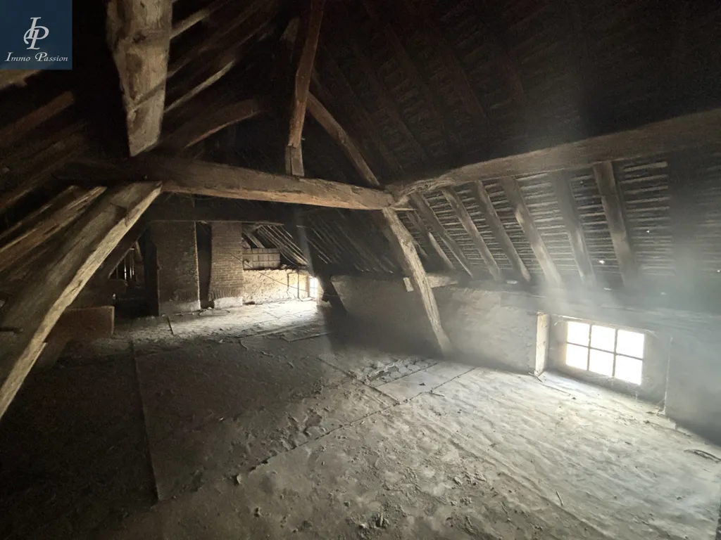 Pièces - Grenier Aménageable dans le Centre Historique de Beaune