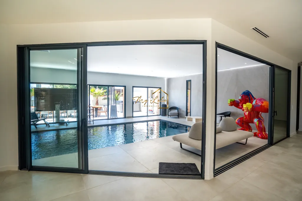 Piscine - Villa Contemporaine avec Piscine Intérieure à Environnement Préservé