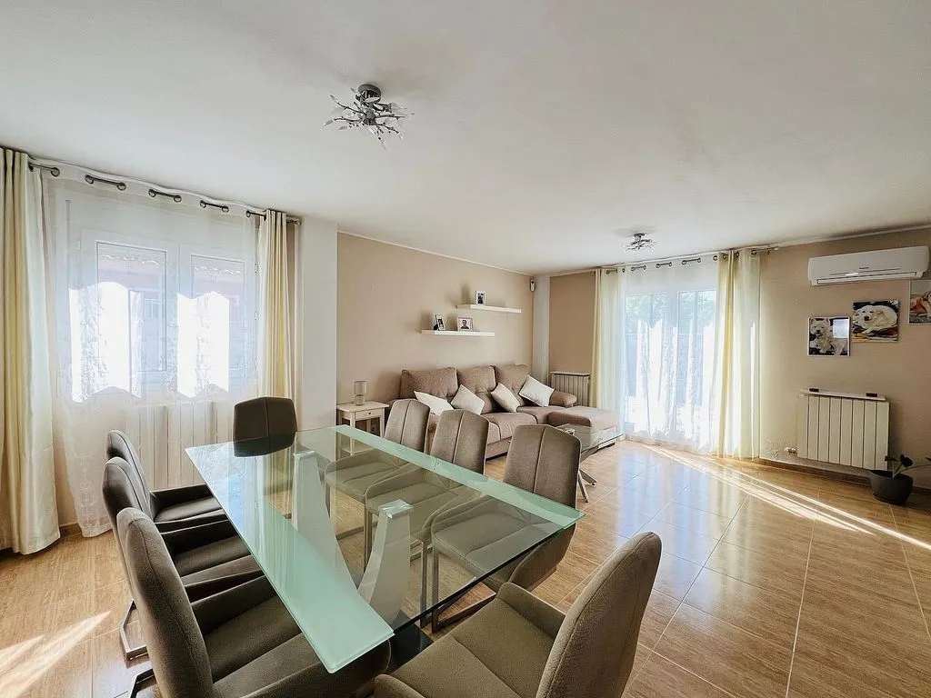 Söögituba - Chalet with Pool and Terrace in Pinseque