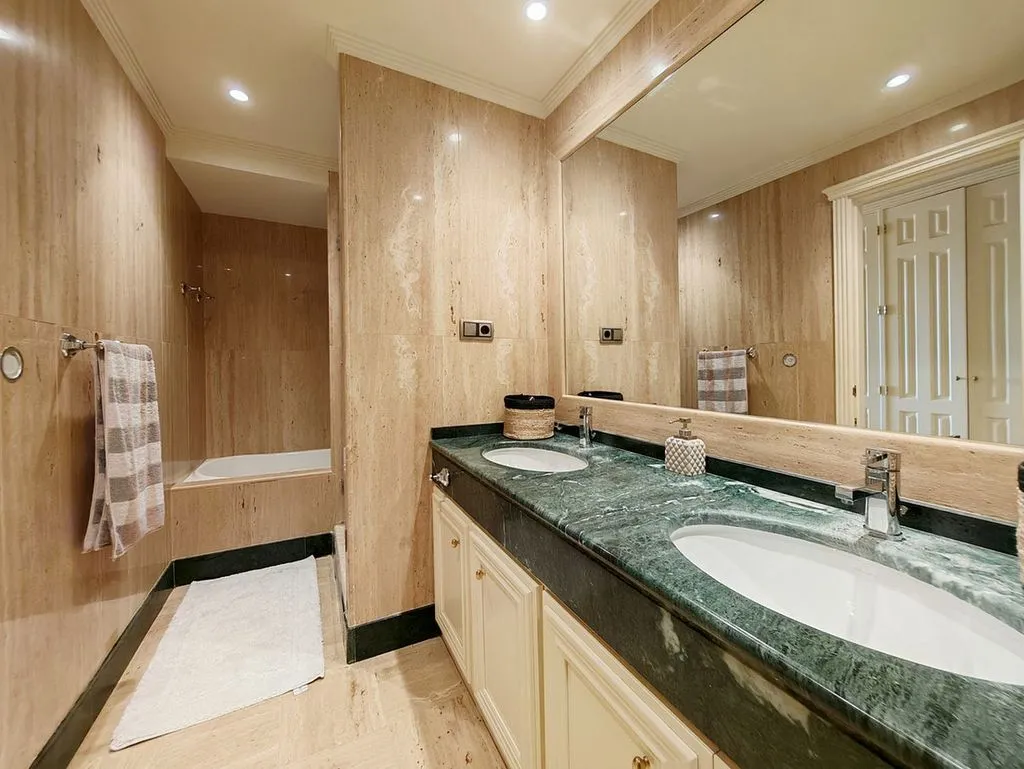 Vannitoad - Luxury Apartment with Sea View in Sierra Blanca, Marbella