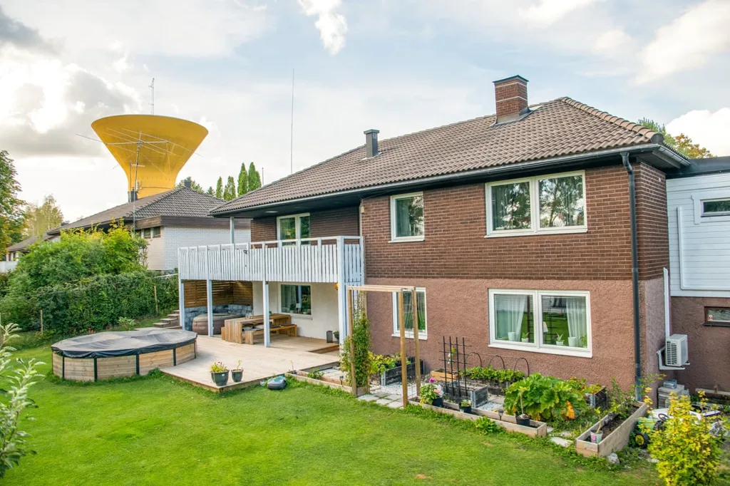 Jardin - Souterrain Villa with Garden on Quiet Street