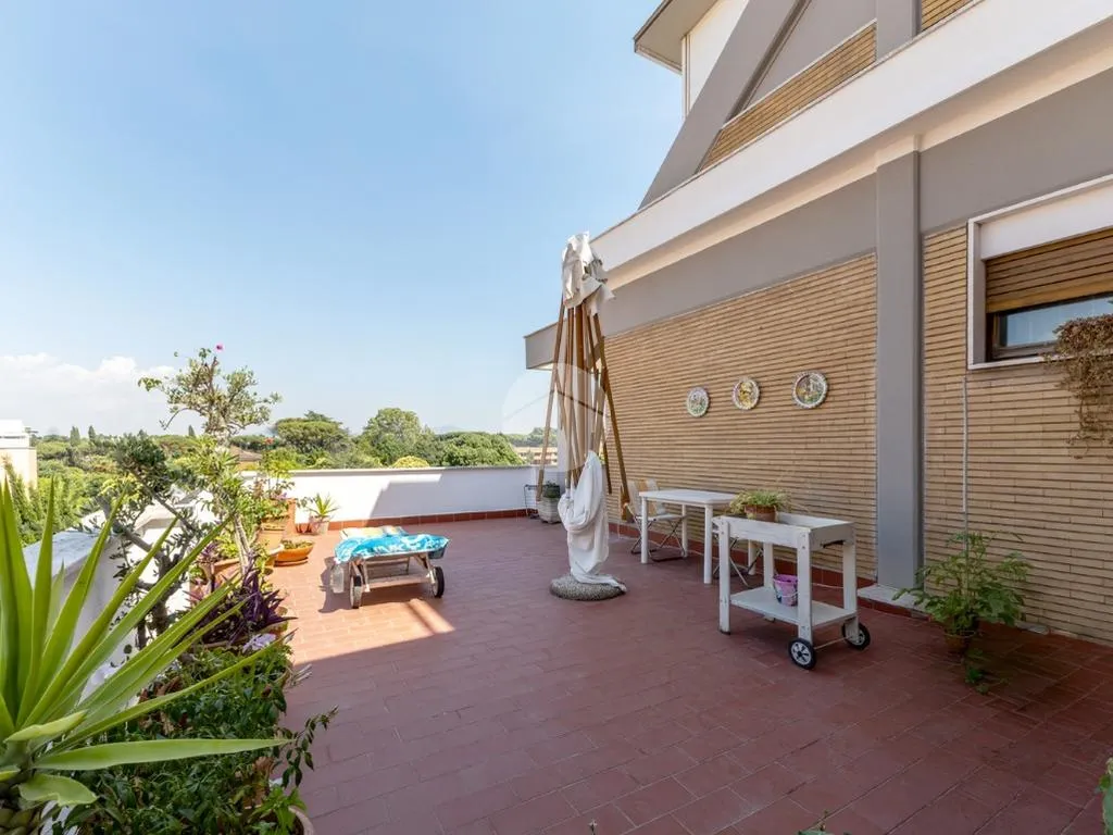 Terrace - Penthouse with Park Views in Ardeatino