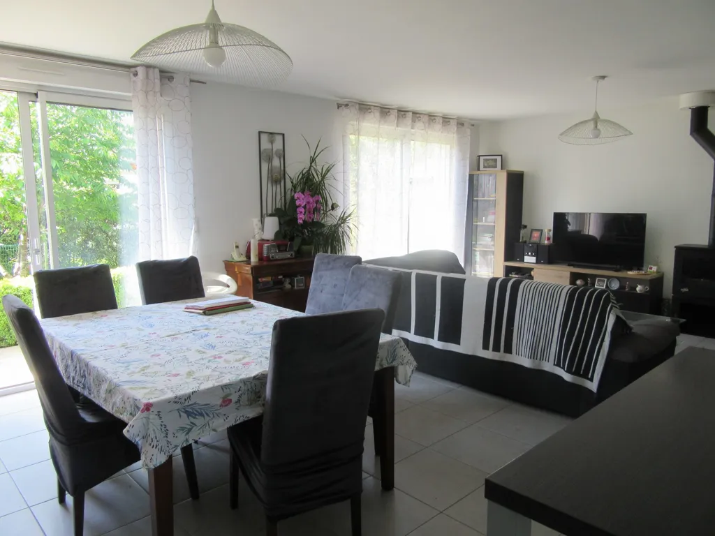 Dining Room - Contemporary Villa with Garden in Nauviale