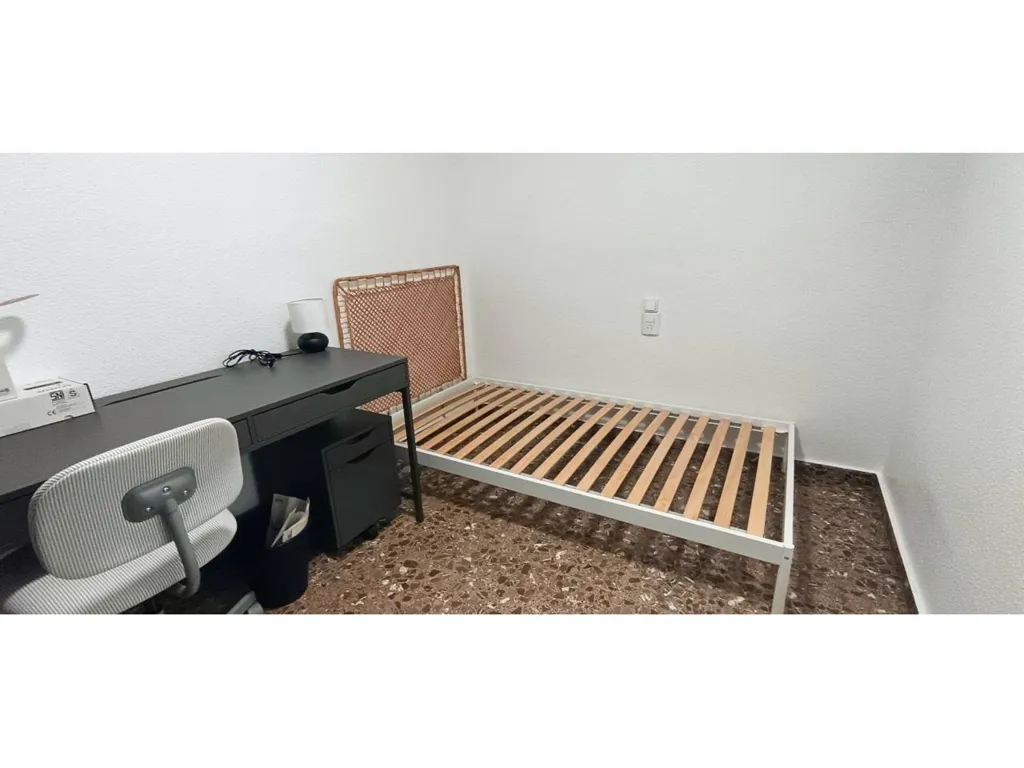 Magamistoad - Ample 4-Bedroom Flat with Balcony in Castellón Centre
