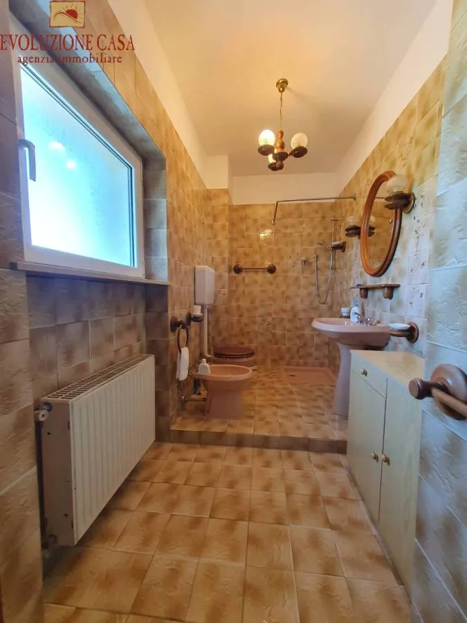 Salles de bain - Three-Level Farmhouse with Garden in Staranzano