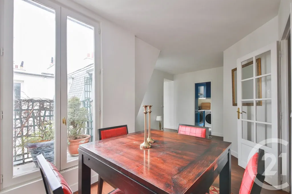 Söögituba - 3-Bedroom Parisian Flat with Cathedral Ceiling
