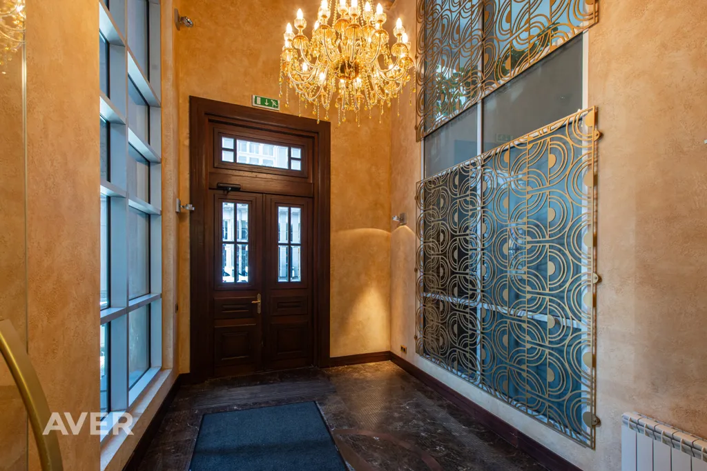 Entrée - 4-Bedroom Apartment with Historical Features in Old Riga