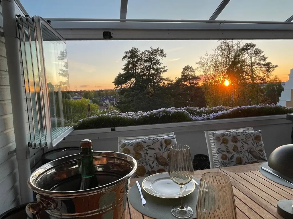 Terrass - Apartment with Balcony in Sollentuna