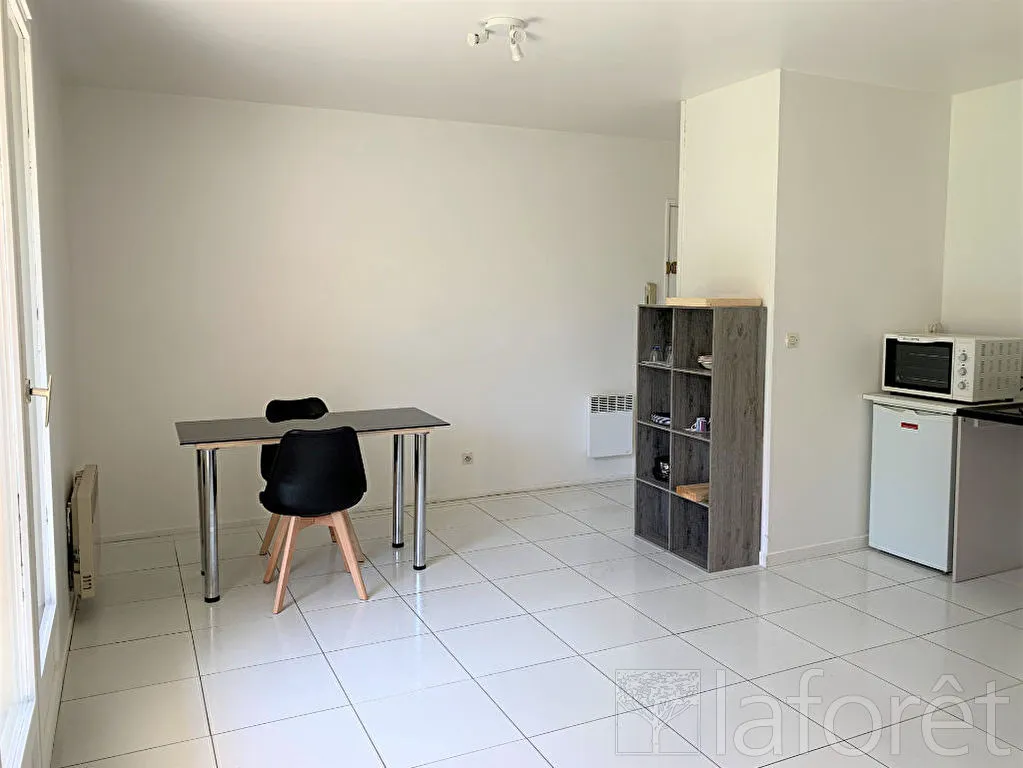 Söögituba - Fully Furnished Studio with Terrace in Brie-Comte-Robert