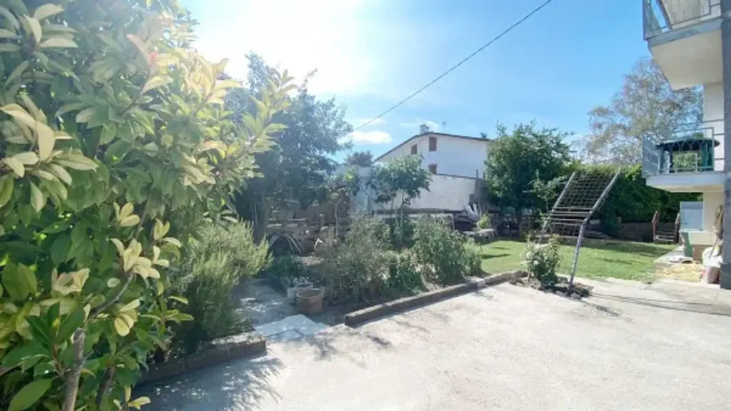 Aed - Villa with Garden in Borgo Mantovano