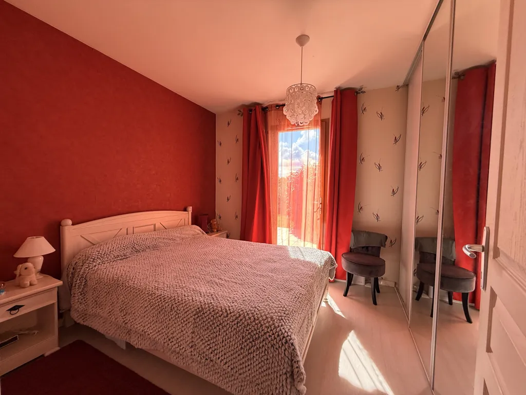 Chambres - Maison Individuelle avec Grand Terrain Clôturé