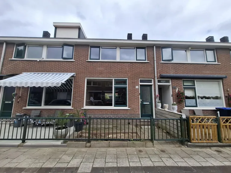 Tudor-Style House with Garden View in Dordrecht