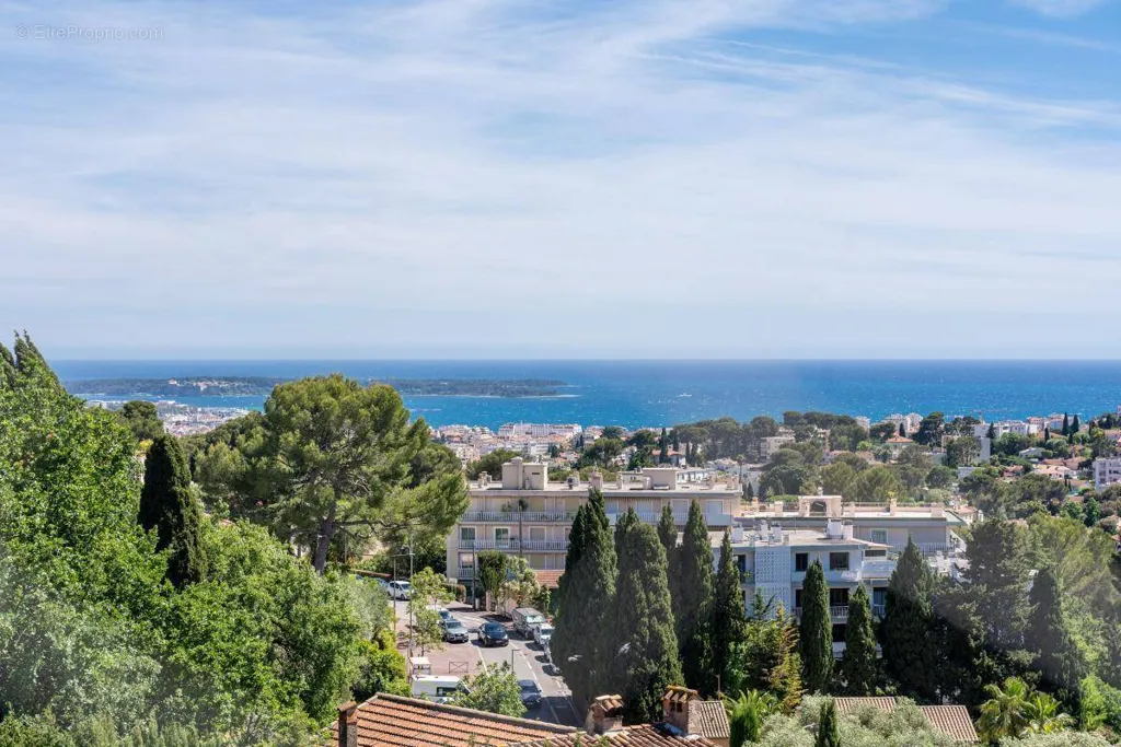 Balcon - Appartement avec Vue Mer et Piscine au Cannet