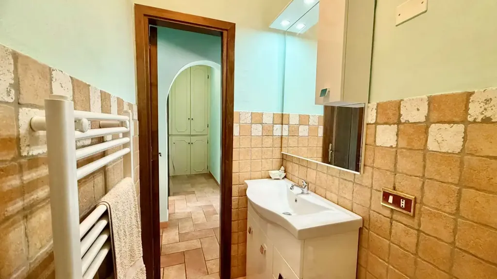 Salles de bain - Rustic Apartment with Panoramic View in Baschi