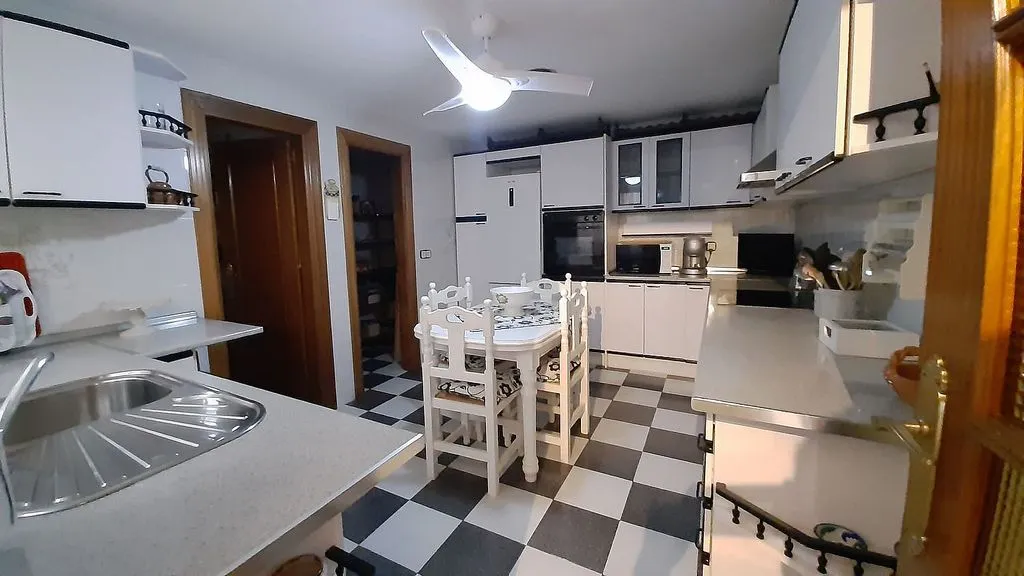Cuisine - Student-Friendly Flat with Terrace in Lima Street