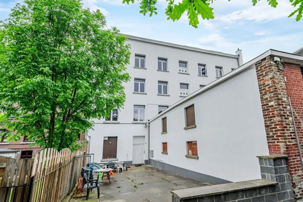 Aed - 3-Bedroom Apartment with Parking in Verviers