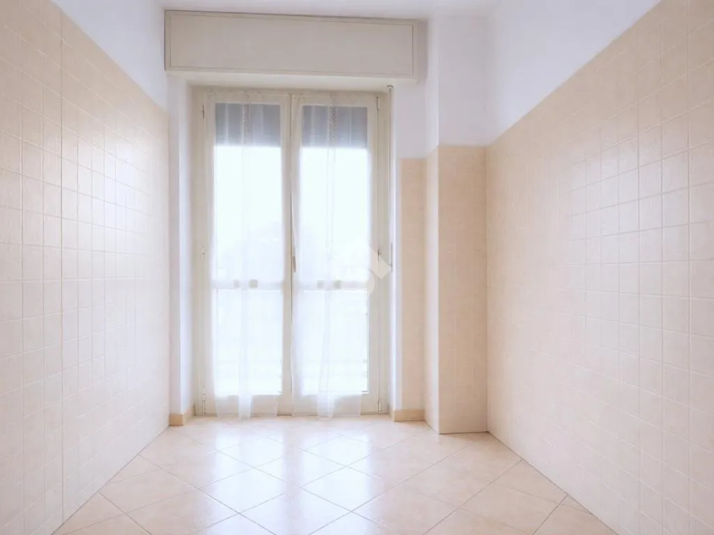 Rooms - Central 4-Bed Apartment with Balcony in Cossato