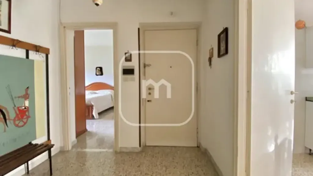 Esik - Bright Trilocale with Balcony in Genazzano