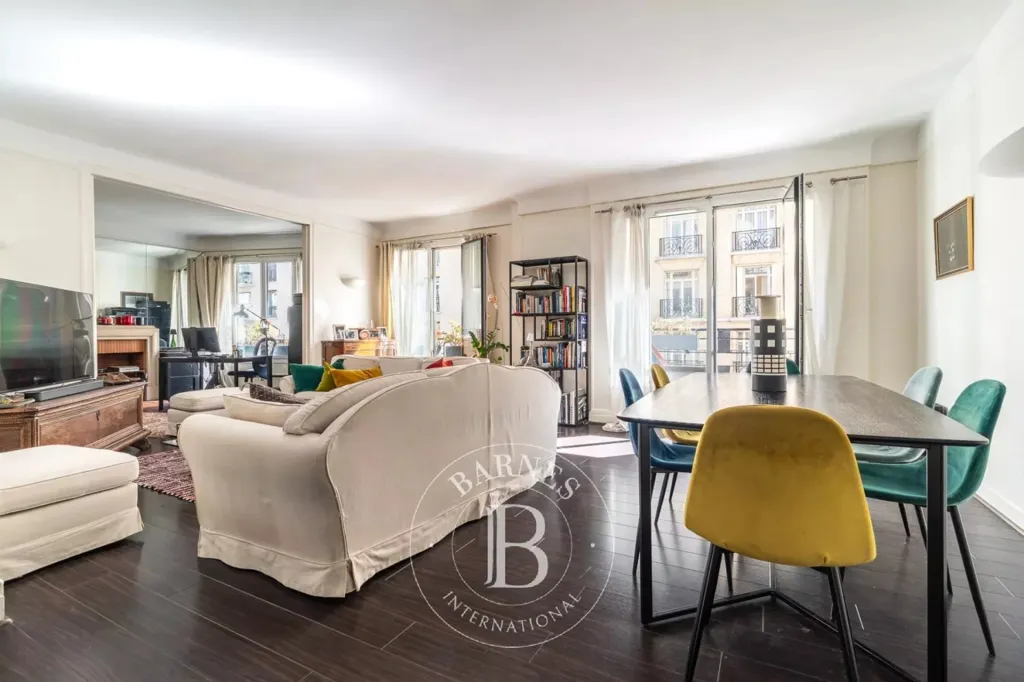 Séjour - Appartement 3 Chambres avec Balcon à Paris 16