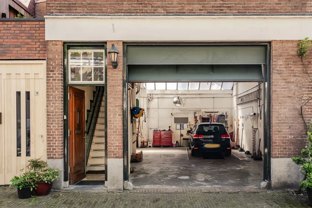 Garage - Spacious House with Rooftop Terrace in Haarlem