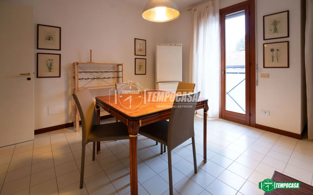 Salle à manger - Mansard Apartment with Balcony in Mariano Comense