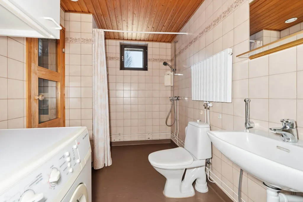 Salles de bain - Apartment with South-Facing Balcony in Joensuu