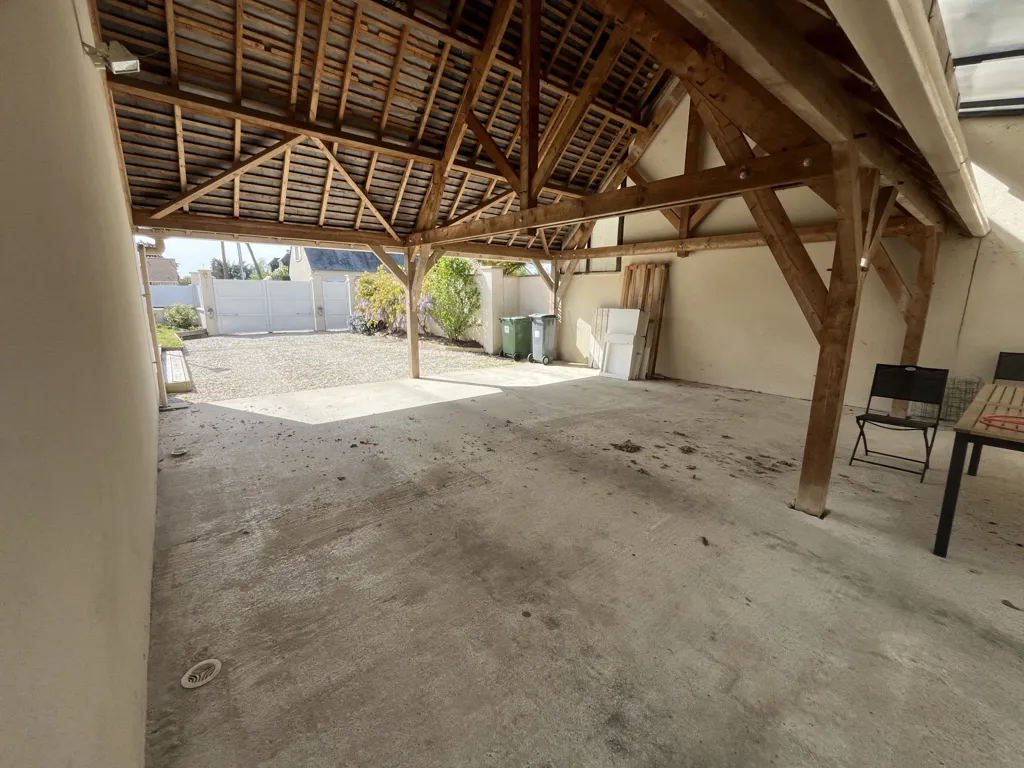 Garage - Maison Moderne avec Terrasse à Fondettes