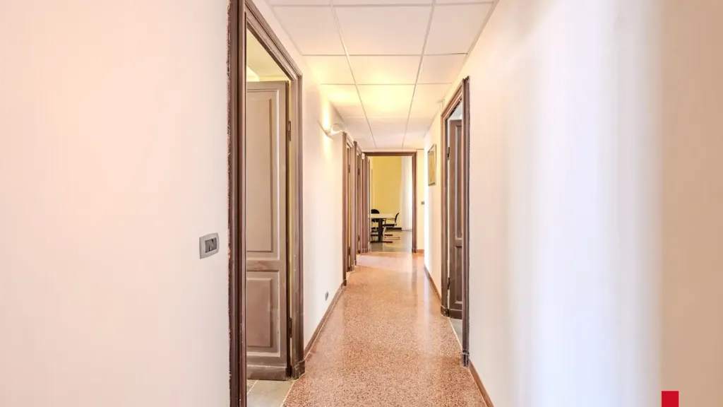 Ingresso - Office Space with West Exposure in Genoa