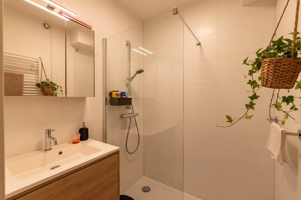 Salles de bain - Appartement Moderne avec Terrasse à Deurne, Anvers