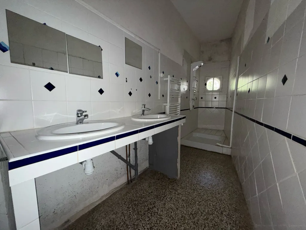 Bathrooms - Spacious Loft with Garage in Lodève