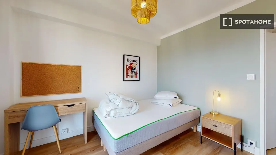 Chambres - Appartement à Louer à Marseille