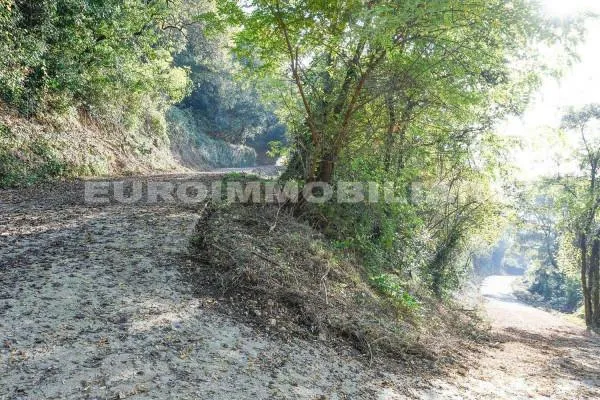 Rustic Property with Panoramic Views in Brescia