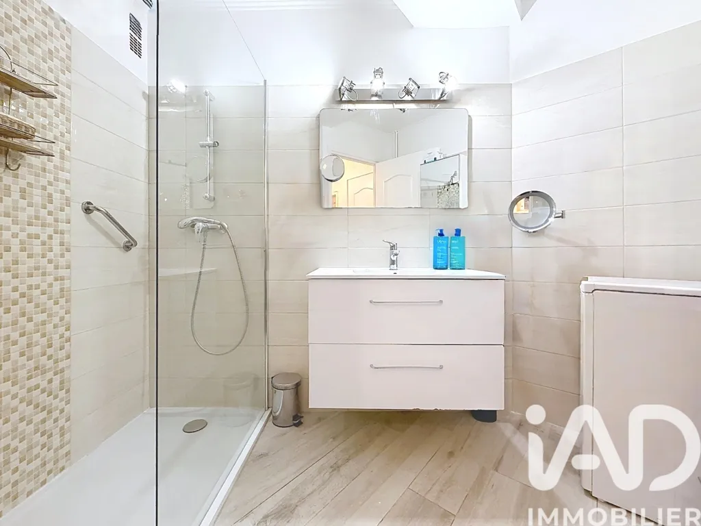 Vannitoad - City Centre Apartment with Balcony in Menton