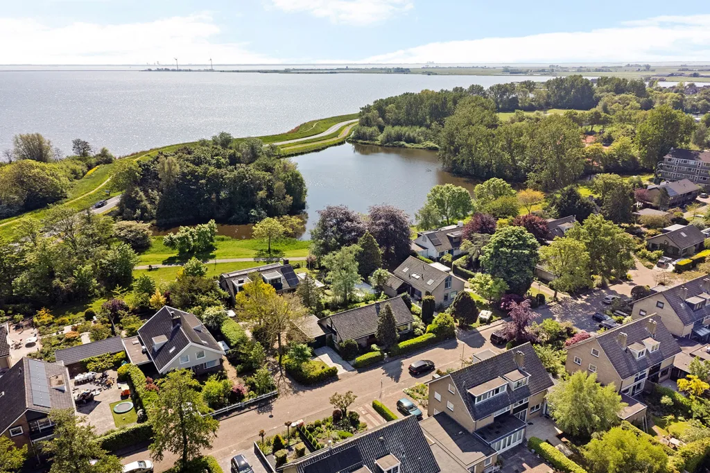 Õhuvaade - Detached Bungalow with Garden in Monnickendam