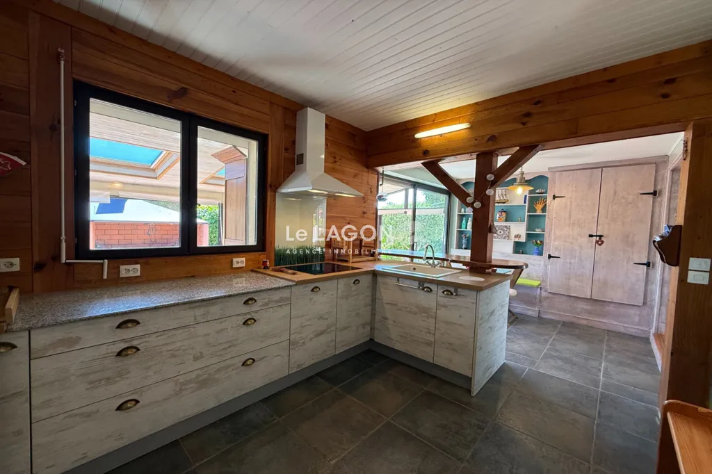 Kitchen - Bright Corner House with Garden near Beaches