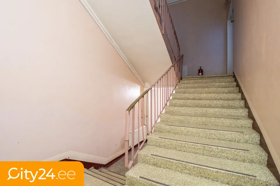 Stanze - Administrative Building with Large Land in Riga
