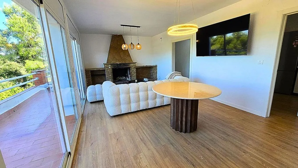 Elutuba - Reformed Chalet with Mountain Views in Torrelles de Foix