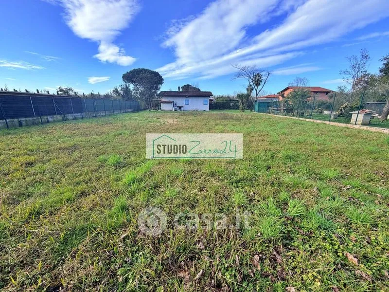 Giardino - Rustic Villa Plot with Sea Proximity in Pietrasanta