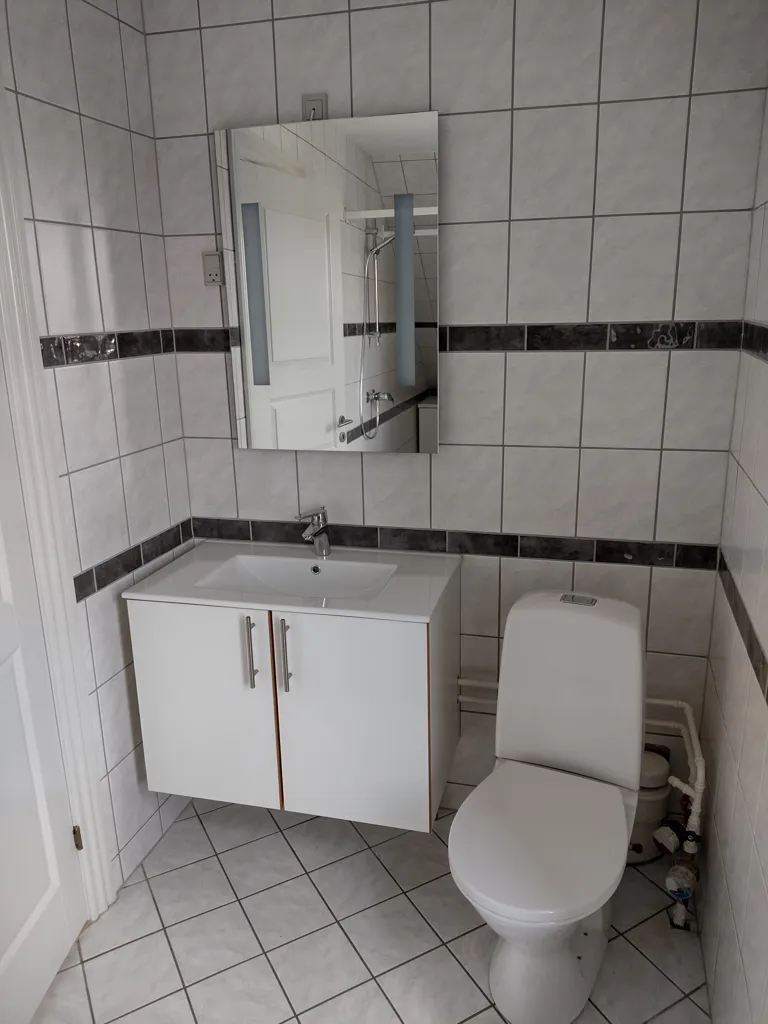 Salles de bain - Renovated Apartment with Spacious Kitchen in Odense C