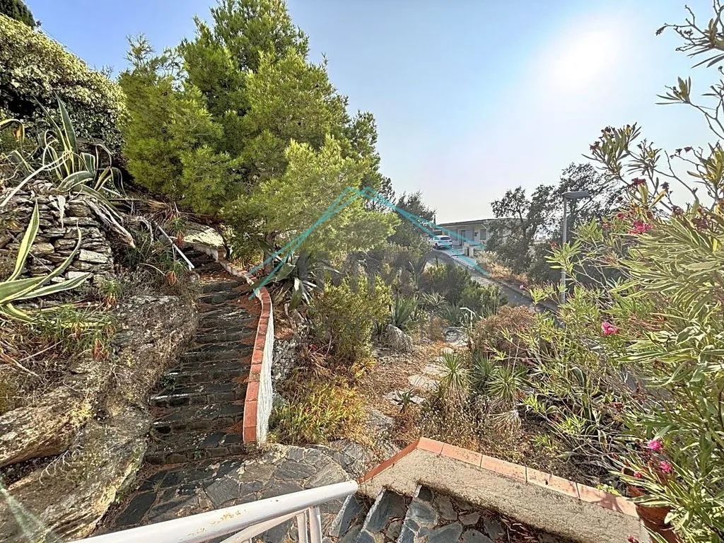 Pièces - Renovated Villa with Views in Roses