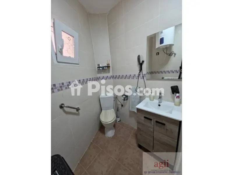 Bathrooms - Charming Townhouse with Terrace in Pueblo