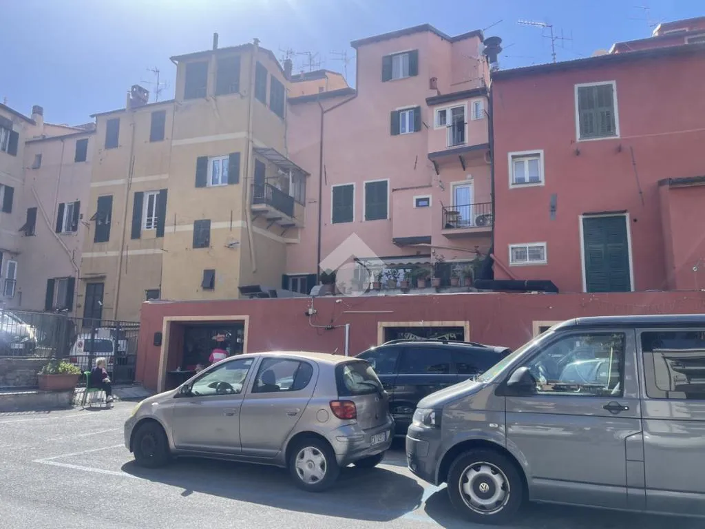 Välivaade - 4-Room Apartment with Balcony in Oneglia