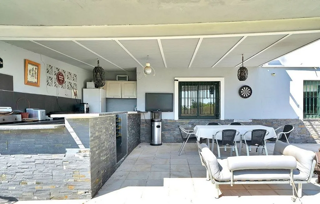 Terrass - Chalet with Pool in La Milla de Oro, Marbella