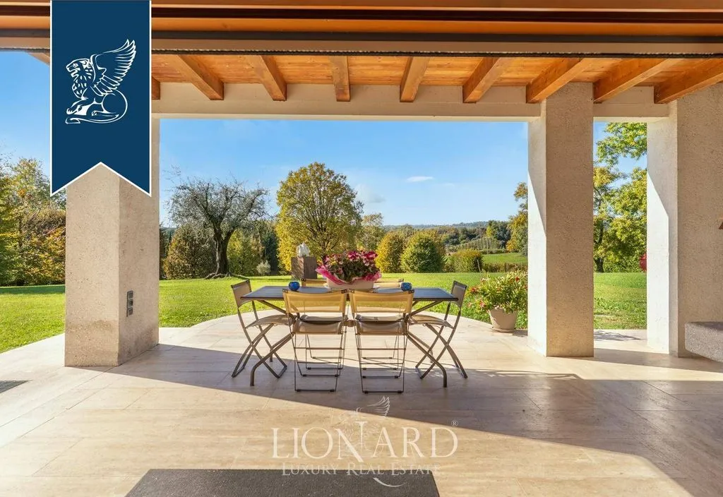 Terrace - Luxury Villa with Private Park in Conegliano