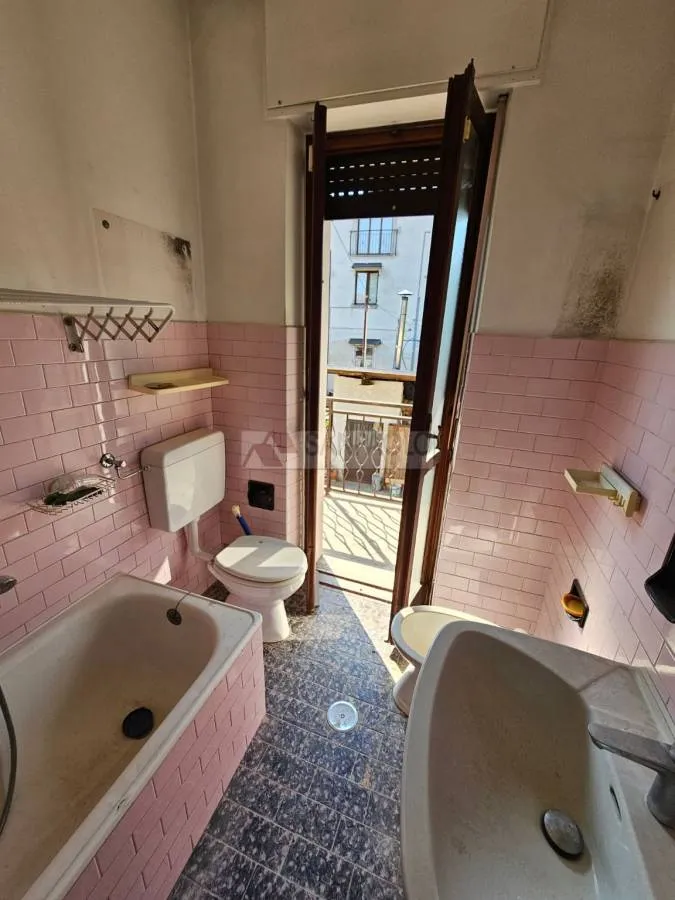 Salles de bain - Spacious 3-Bedroom Apartment in Alba
