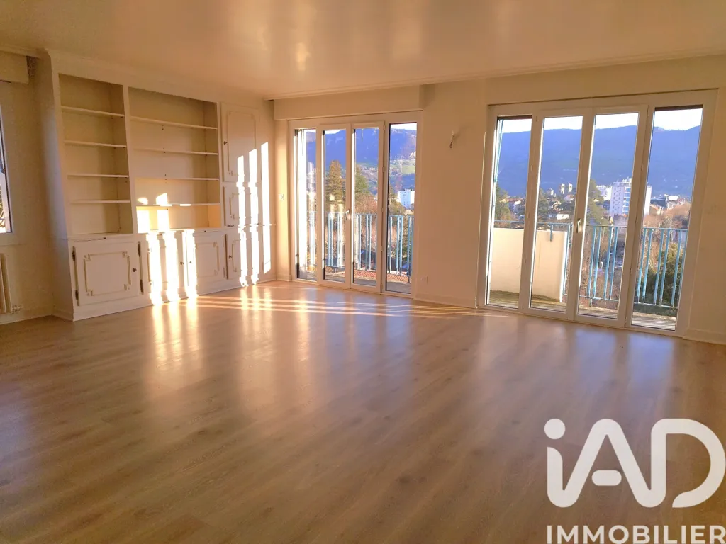 Elutuba - Spacious Apartment with Balcony in Millau