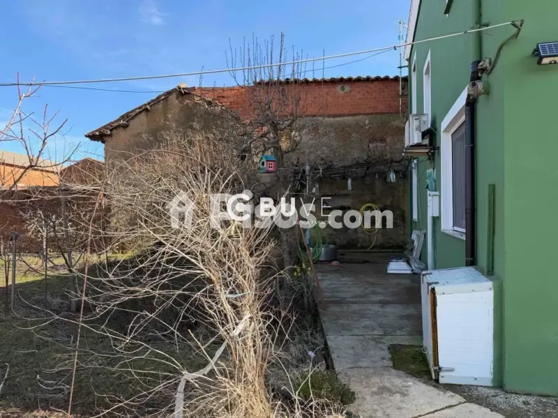 Aed - Rustic Farmhouse with Cultivation Land in Bustillo del Páramo