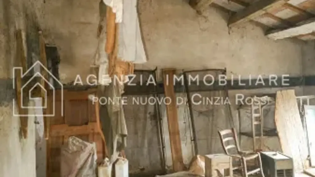 Rooms - Rustic Property with Garden in Ravenna