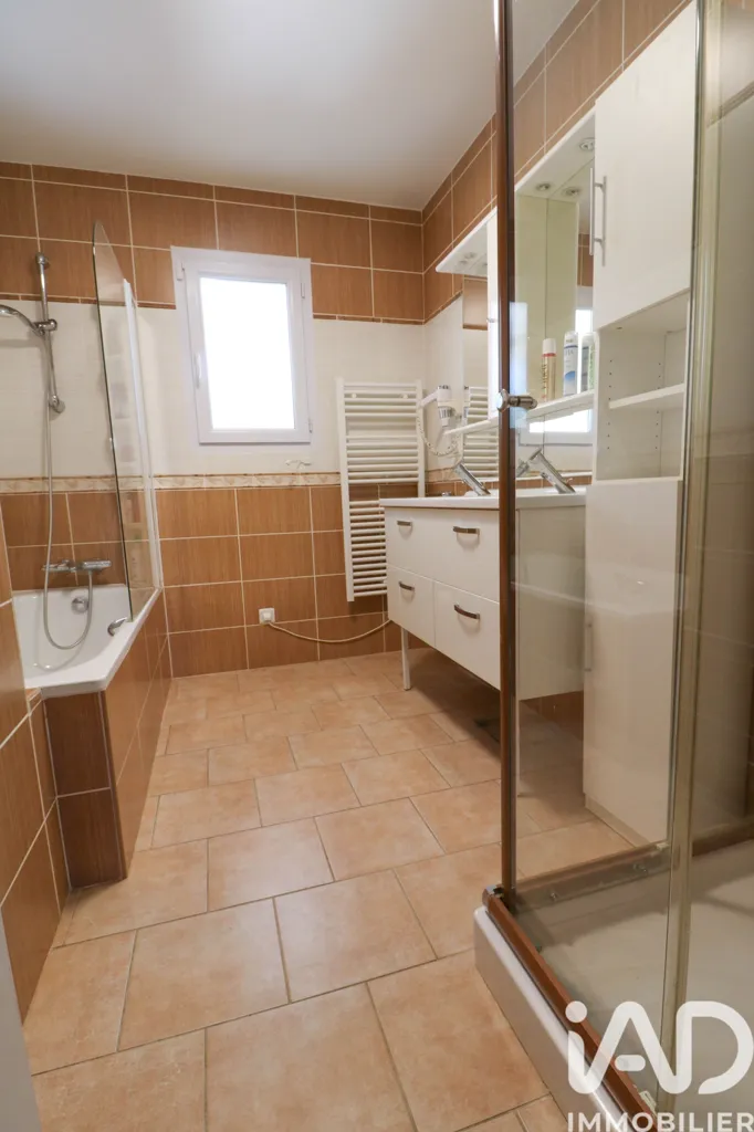 Salles de bain - Villa avec Piscine et Vue Calme à Néoules