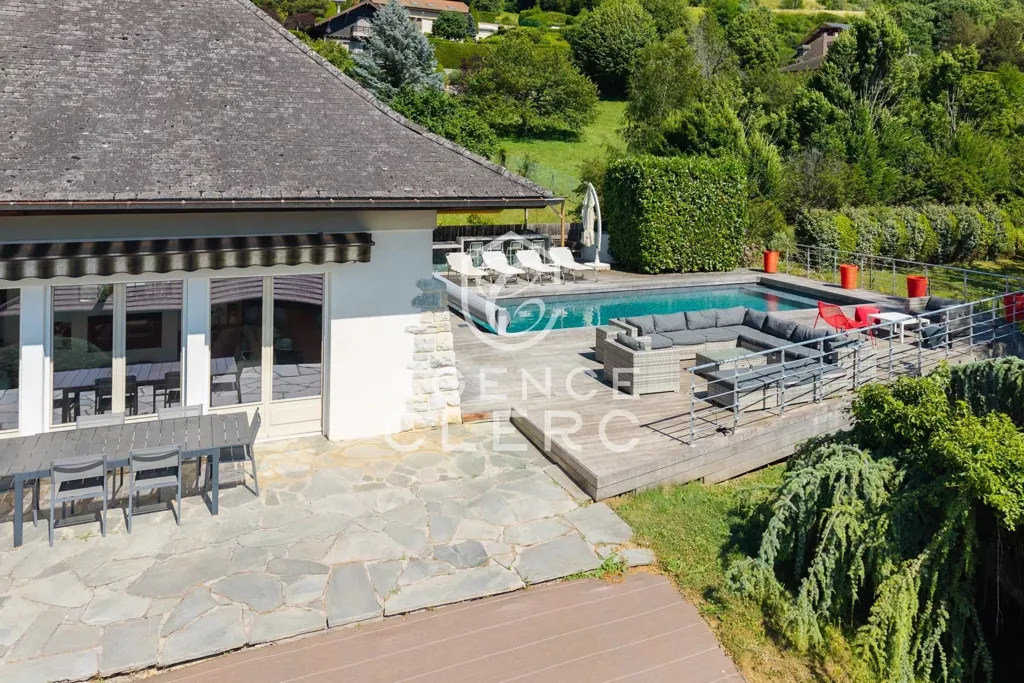 Vista aerea - House with Lake View in Veyrier-du-Lac